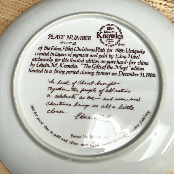 Set Of 2 Edwin M. Knowles 1985 Decorative Christmas Plates - Picture 8 of 8